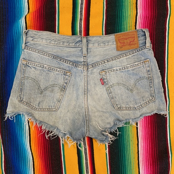 High-waisted Levi 501 Shorts - Picture 3 of 4